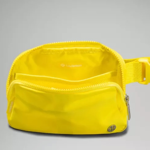 ❤️ Lululemon Sonic Yellow Extended Strap Everywhere Belt Bag NWT - Picture 10 of 13